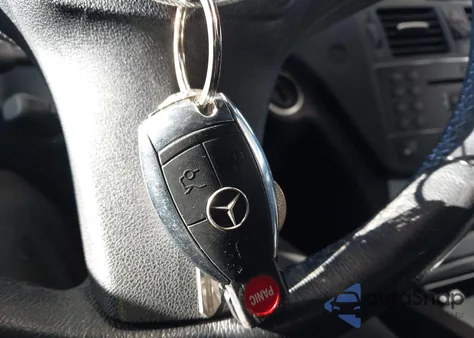 2009 Mercedes-Benz C 300 Luxury 4Matic/Sport 4Matic z USA, uszkodzony, nr VIN WDDGF81X89R063434